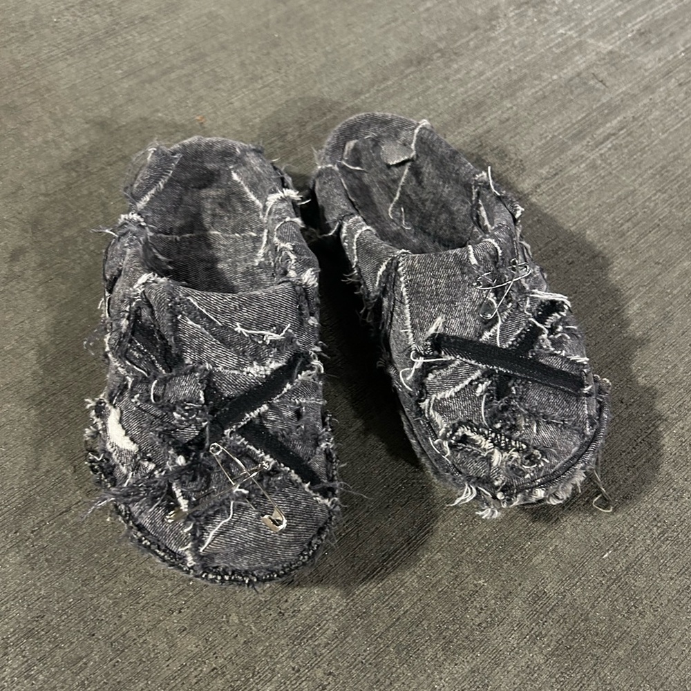 DENIM CLOGS